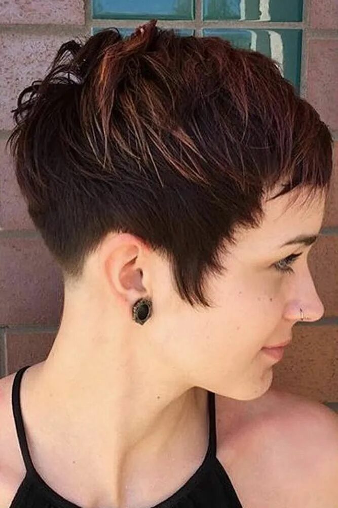 Прическа пикси мужская Great Highlighted Hair For Brunettes Very short pixie cuts, Short pixie haircuts