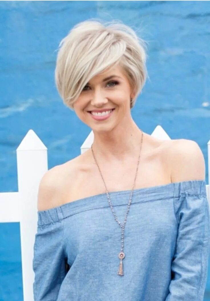 Прическа пикси на средние волосы с челкой Lovely short hairstyle Short hair styles, Short hair cuts, Thick hair styles