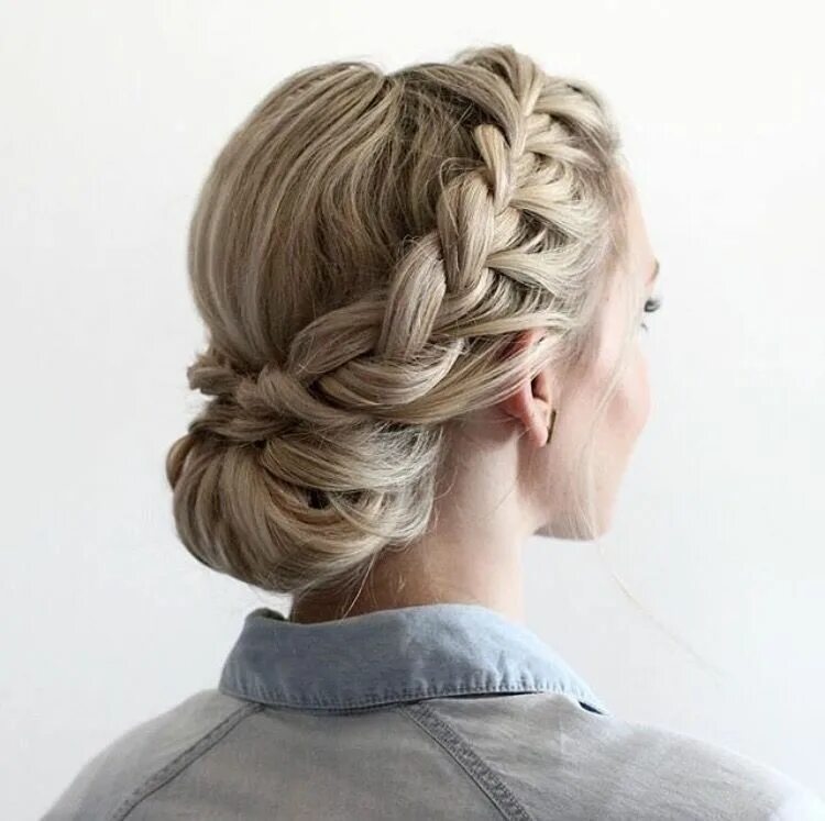 Прическа плетение на средние волосы фото Dutch) braid updo Braided prom hair, Long hair styles, Hairstyle