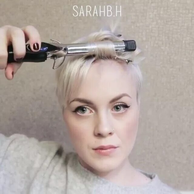 Прическа плойкой на короткие A new short hair tutorial by @sarahb.h Comment below if want me to keep posting 