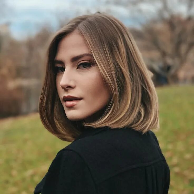 Прическа по плечи женская 2024 Klassischer schulterlanger Schnitt für Damen, Best Medium Hairstyles Designs Med