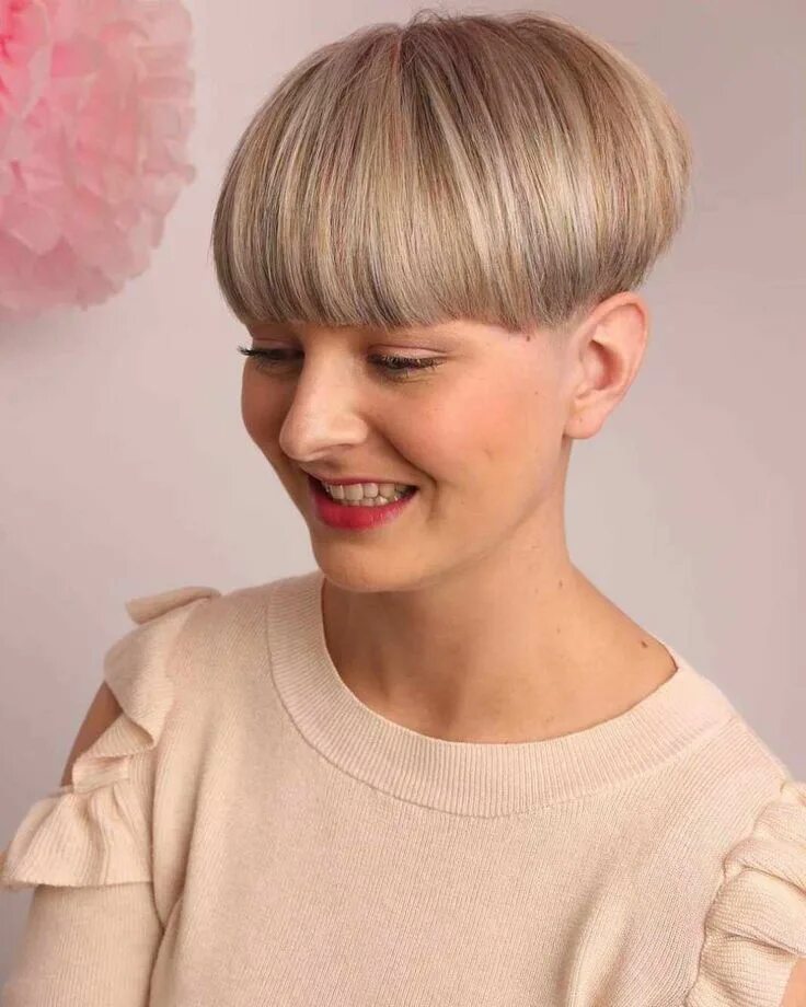 Bald & Short Hair Girls: BOWL CUT Womens haircuts, Mushroom haircut, Hair cuts