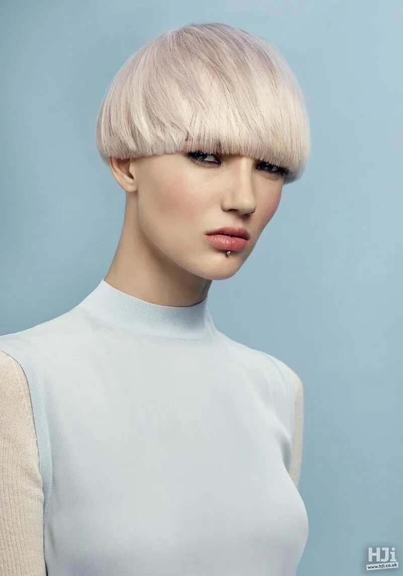 Прическа под горшок женская Collection of the Week Bowl cut, Bowl haircuts, Mushroom hair