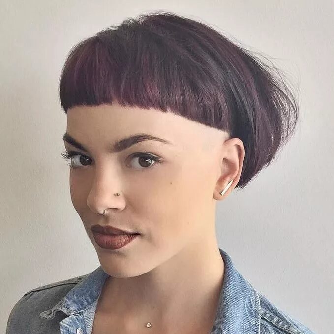 Прическа под горшок женская с челкой 40 Ways to Rock a Bowl Cut Bowl haircuts, Bowl cut, Edgy hair