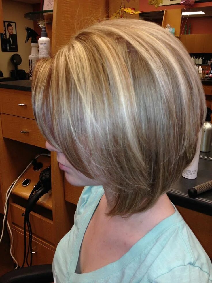 Прическа под каре и мелирование Short straight bob hairstyles, Straight bob hairstyles, Hair styles