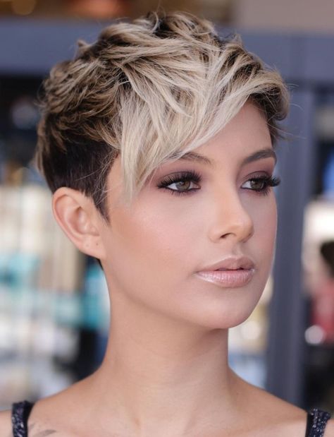 Прическа под короткий волос 10 популярных идей на тему "two tone pixie cut" для вдохновения