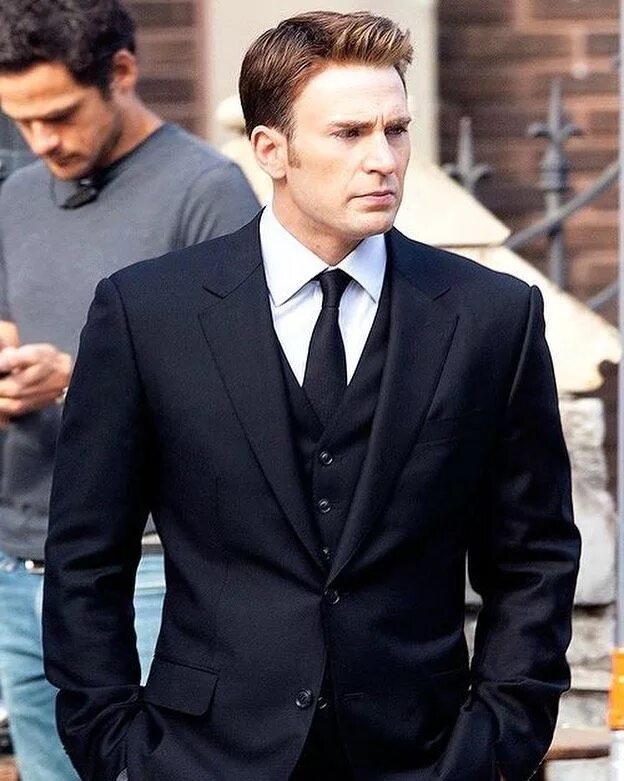 Прическа под костюм He's just casually standing there in a suit not knowing how many of us find it d