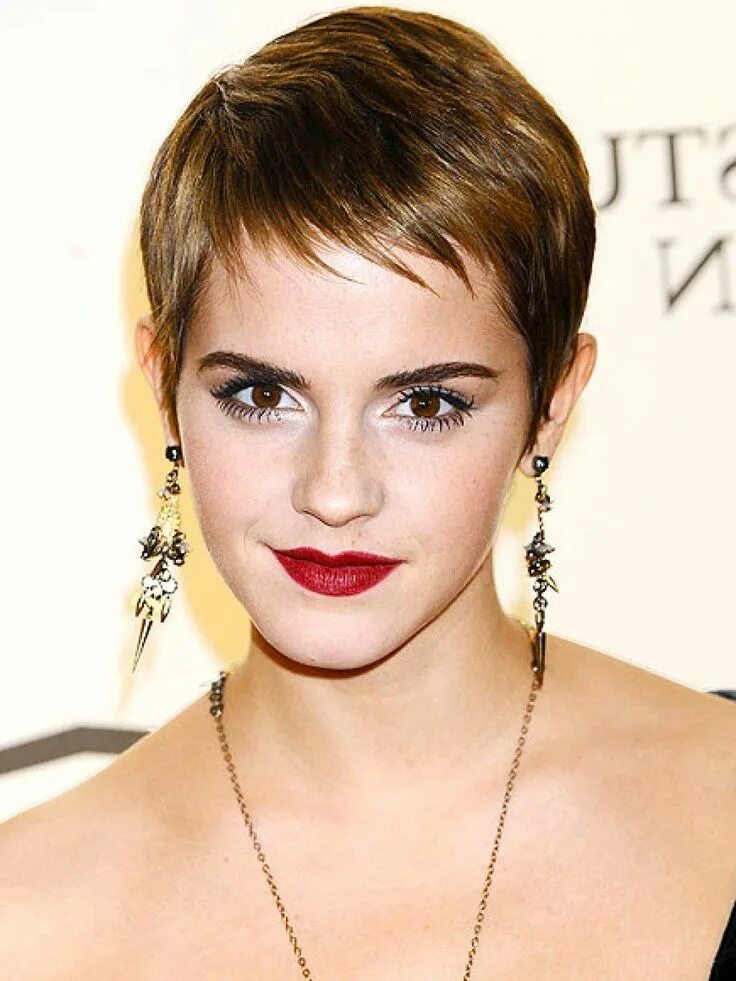 Прическа под мальчика Found on Bing from www.pinterest.com.au Emma watson pixie, Short hair styles, Pi