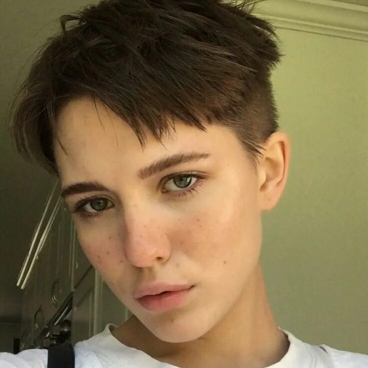 Прическа под мальчика для девочки подростка Instagram de Janna Tew (@neighborhoodhoney) Short hair styles, Beautiful hair co