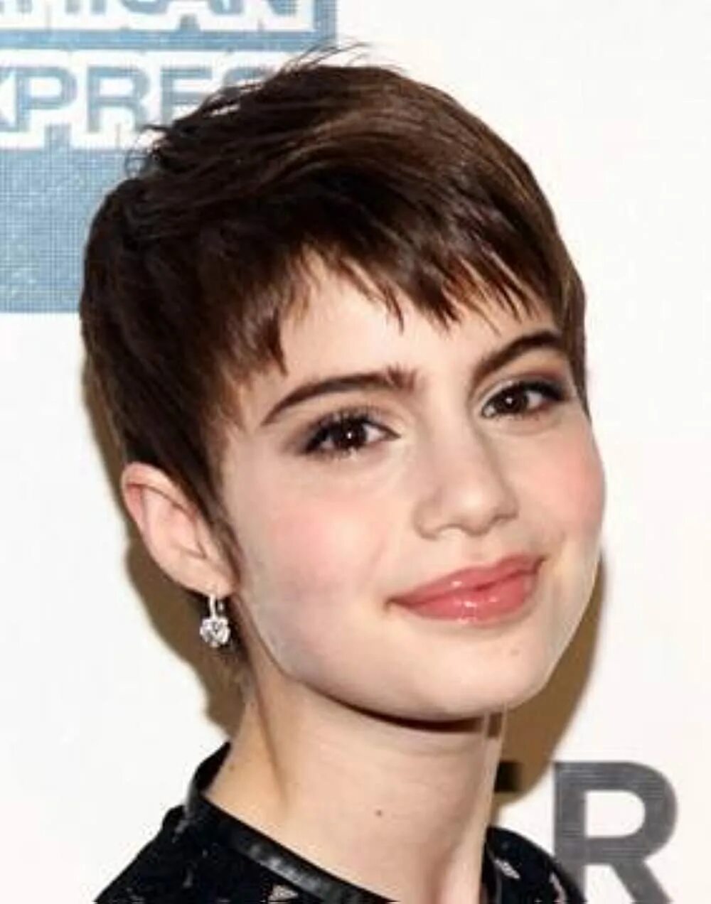 Прическа под мальчика фото Sami Gayle