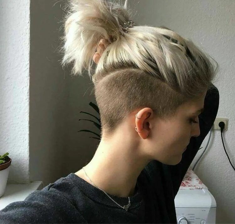 Прическа под пацана для девочки Aurburn Hair for sale Short shaved hairstyles, Undercut long hair, Beautiful hai