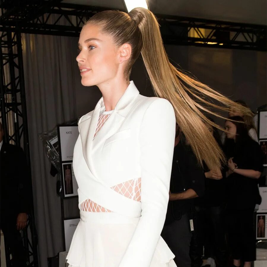 Прическа под платье пиджак на длинные волосы Wrap around sleek high #ponytail at #Balmain #Spring2016 #PFW. #SS16 High ponyta