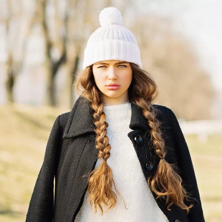 Прическа под шапку на средние волосы 11 Hairstyles That Look Amazing Under A Beanie - VIDEOS Winter hat hairstyles, B