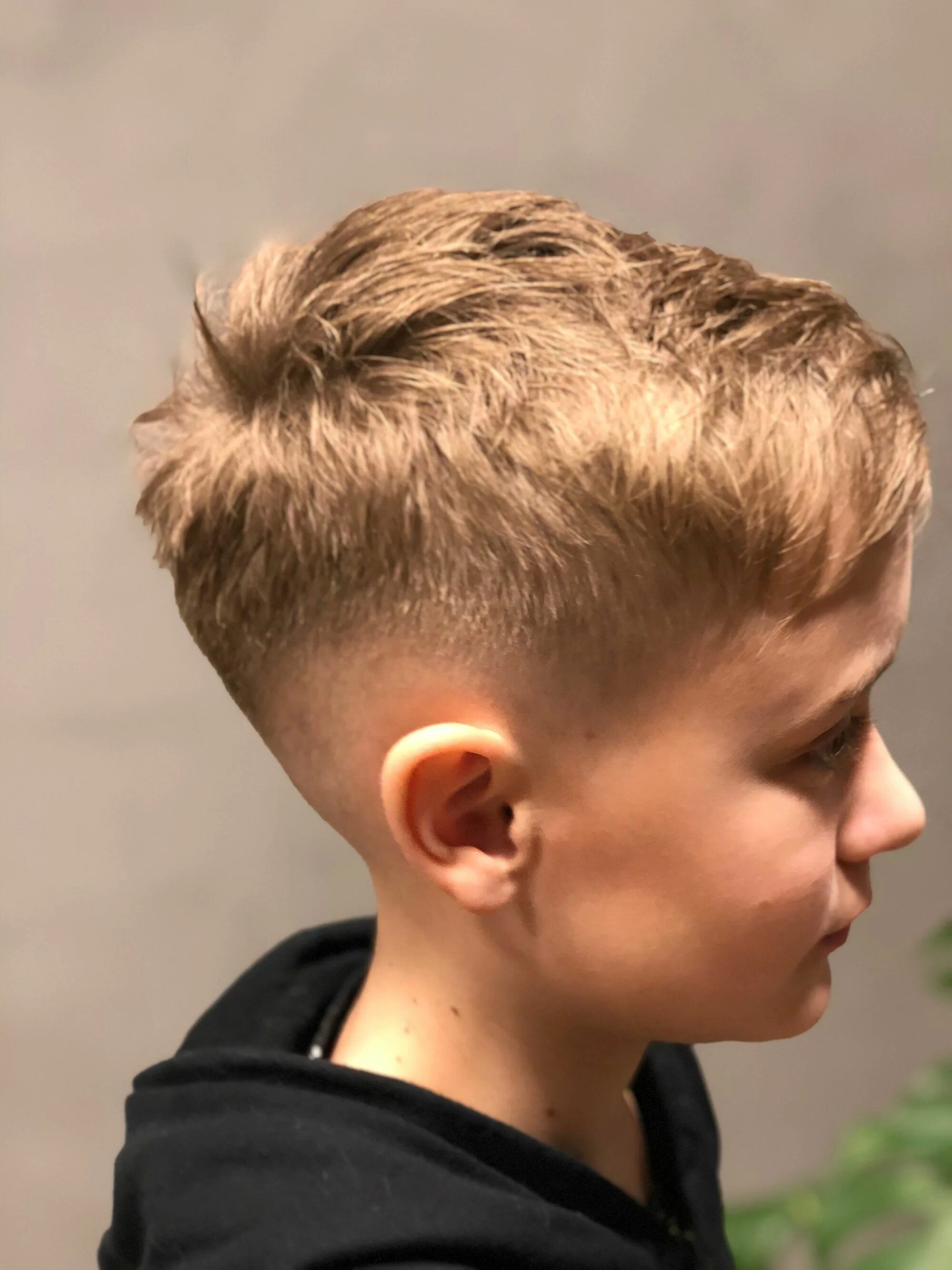 Прическа полубокс для мальчика 8 лет Pin på Frisuren