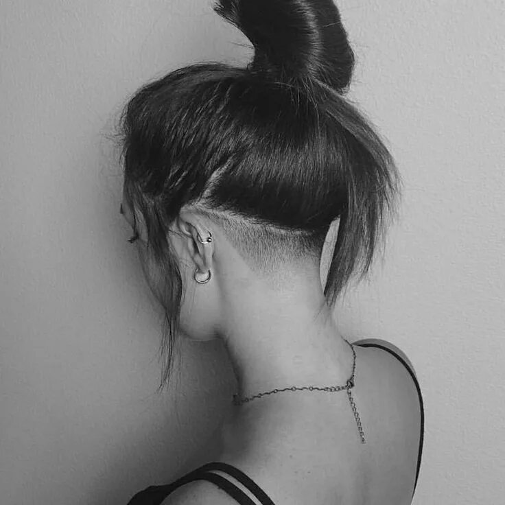 Прическа поп женская behindthechair.com on Instagram: ""An undercut can be elegant if done properly, 