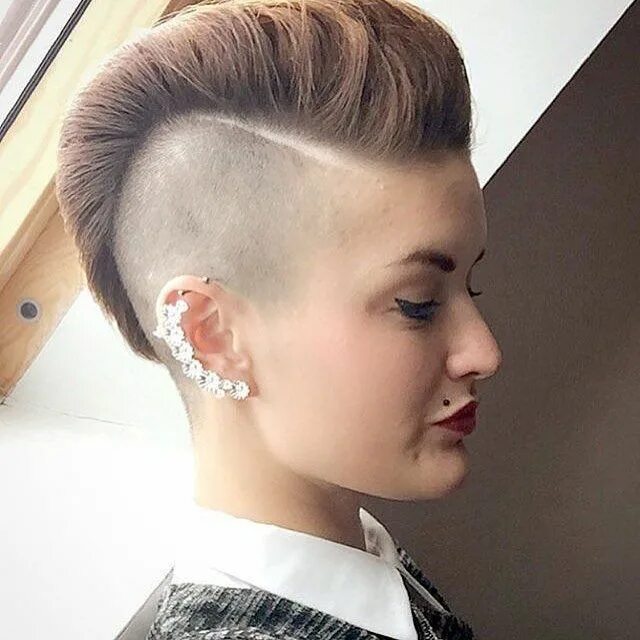 Прическа поп женская Pin on Mohawks Half shaved hair, Shaved side hairstyles, Edgy hair