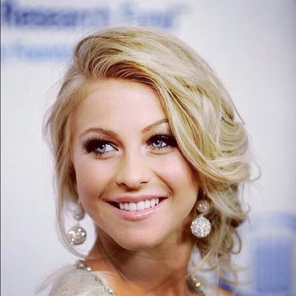 Прическа приложить к фото #wedding #hair #blond #hairstyle #makeup - @Nancy Klevin- #webstagram Cute prom 