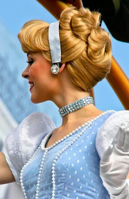 Прическа принцессы Cinderella Cinderella hair, Disney princess dresses, Cinderella cosplay