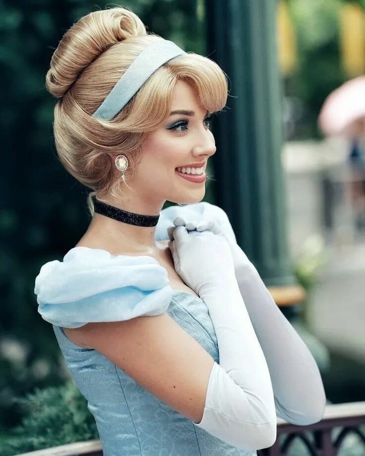 Прическа принцессы Pin by Lainee McPherson on Disney Characters Cinderella cosplay, Cinderella disn