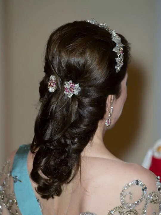 Прическа принцессы 4 Stunning Wedding Hairstyle Ideas on Real-Live Princesses and Queens Wedding ha