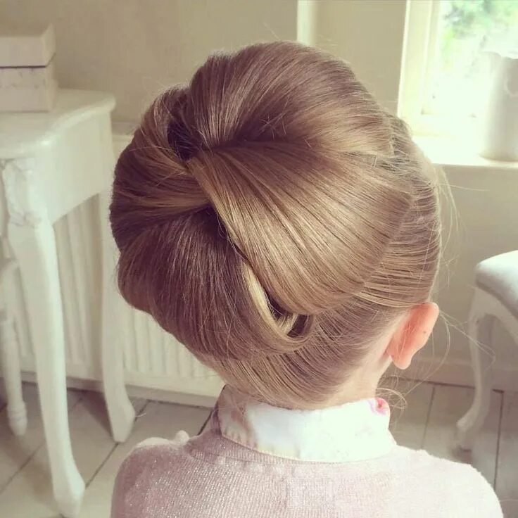 Прическа пучок для девочки средние волосы Çocuk Topuz Modelleri ve Yapılışları Baby hairstyles, Hair, Kids