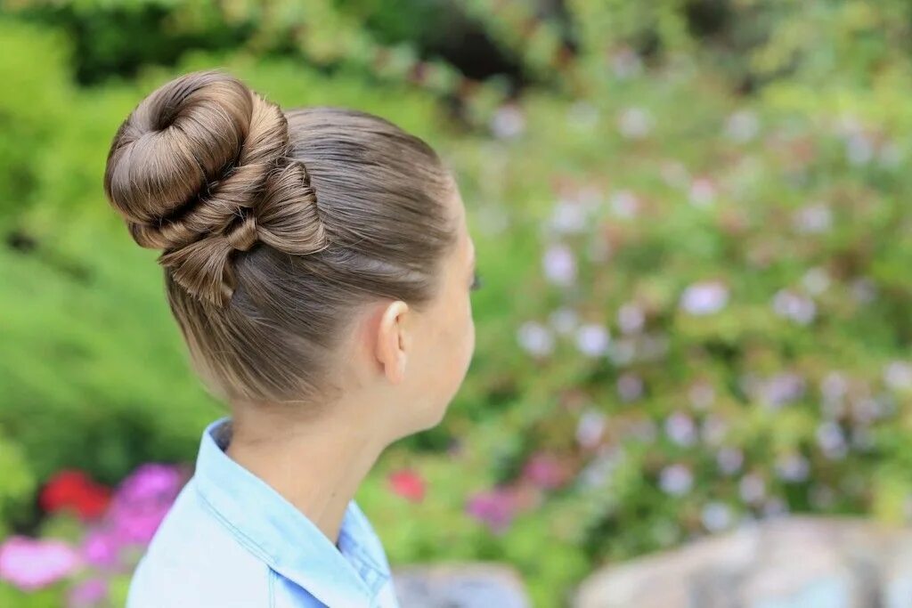 Прическа пучок на длинные девочке The Perfect Bow Bun Updo Kapsels, Haarstijlen, Kort haar