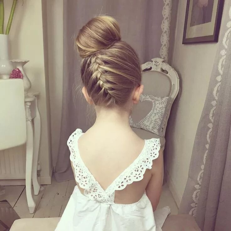 Прическа пучок на длинные девочке See the latest #hairstyles on our tumblr! It's awsome. Dance hairstyles, Girls u