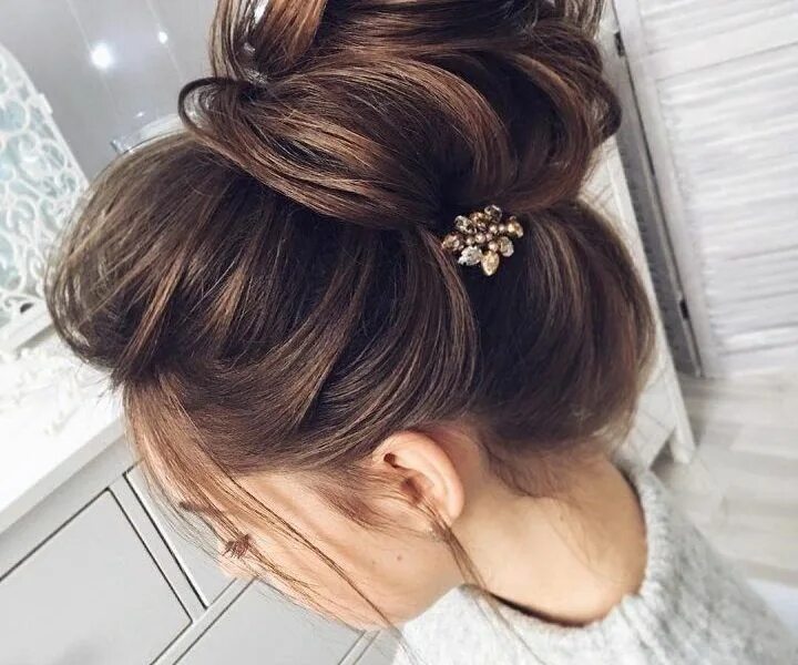 Прическа пучок на длинные девочке #bun #hairstyles #hairstyle Long hair styles, Straight hairstyles, Wedding hairs