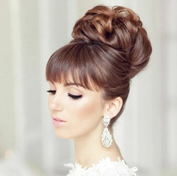 Прическа пучок на средние с челкой Jaw Dropping Bridal Hairstyles Hairstyles with bangs, Wedding hairstyles, Bride 