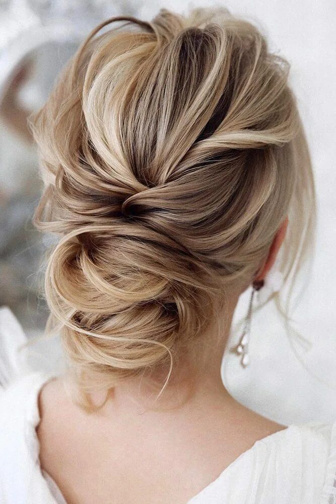 Прическа пучок на свадьбу средние волосы Classic Wedding Hairstyles: 30+ Best Looks & Expert Tips Bride hairstyles, Weddi