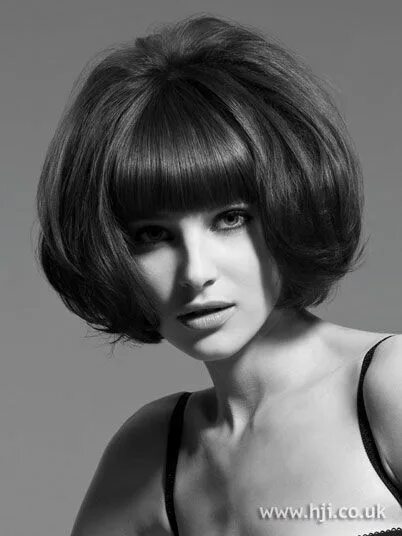 Прическа пышное каре round bob with fringe Vintage hairstyles, Brown straight hair, Hair beauty