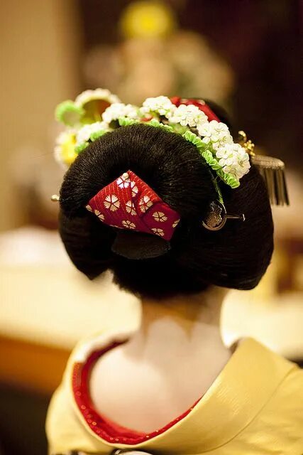 Прическа разделенный персик у гейши фото HAIRSTYLES OF MAIKO: OFUKU Frisuren, Haare