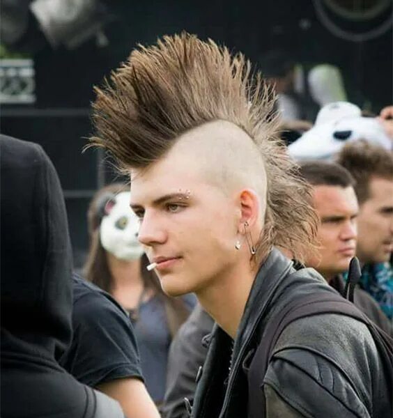 Прическа рокера мужская 15 Upscale Punk Mohawk Hairstyles for Men - Men's Hairstyle Tips Punk mohawk, Pu