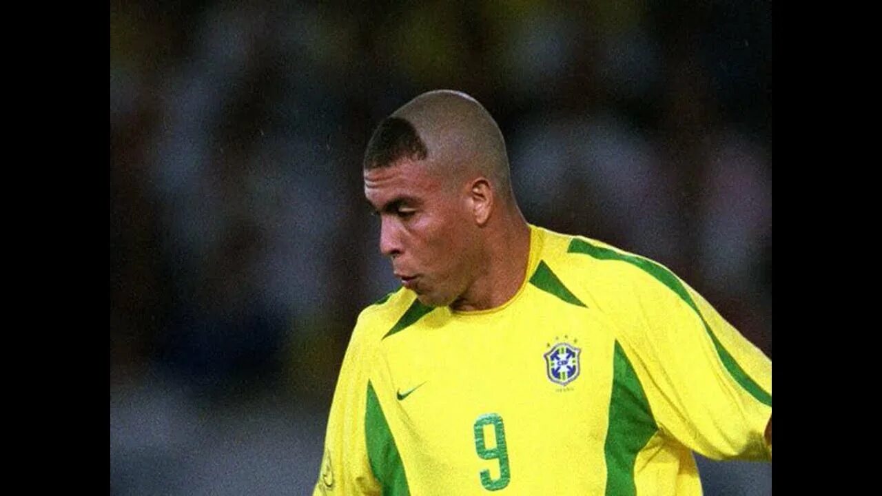 Прическа роналдо 2002 года Ronaldo Reveals The Brilliant Reason Behind That Infamous Haircut At World Cup 2