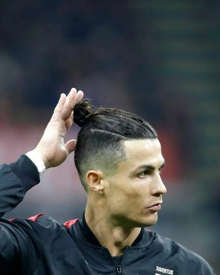 Прическа роналду 2002 года Pin on Salim Ronaldo hair, Ronaldo haircut, Cristiano ronaldo hairstyle