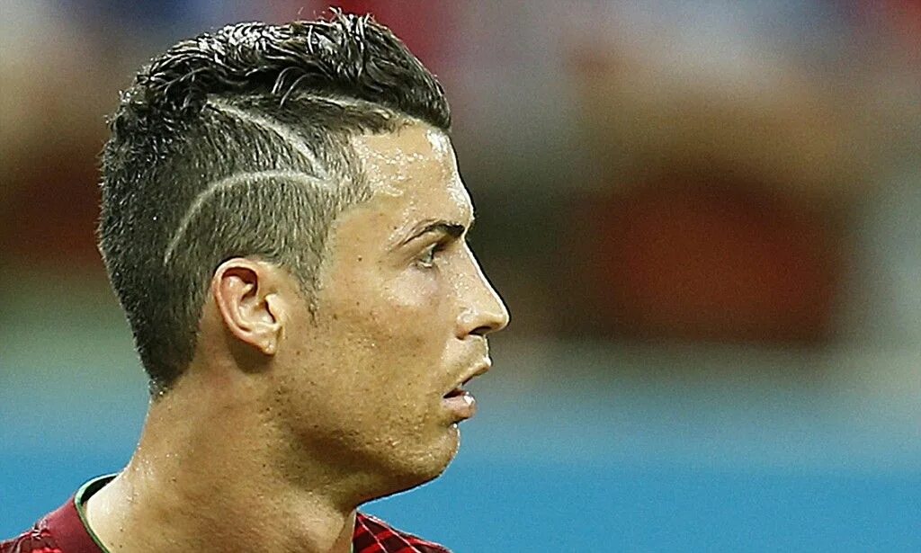 Прическа роналду 2002 года Was Ronaldo's new haircut a tribute to a child's brain surgery scars? Ronaldo ne