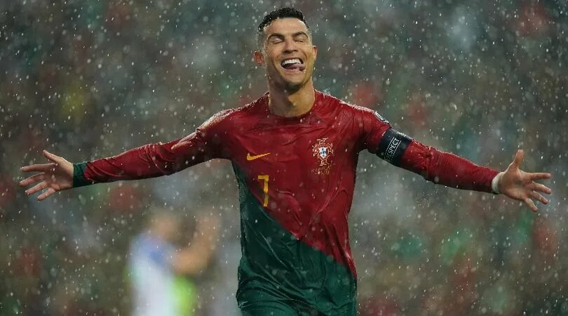 Прическа роналду евро 2024 Cristiano Ronaldo edges out Lionel Messi to lead Forbes' football rich list for 