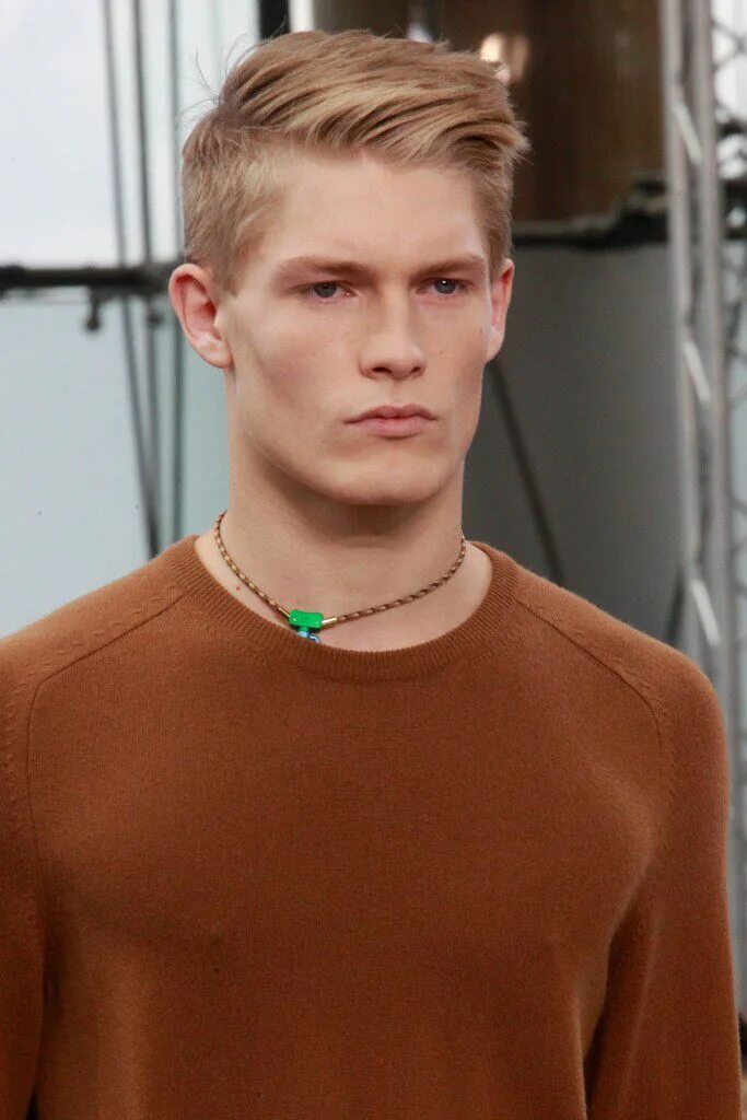 Прическа руса Louis Vuitton Spring 2012 Menswear Fashion Show Details Mens hairstyles, Hair tr