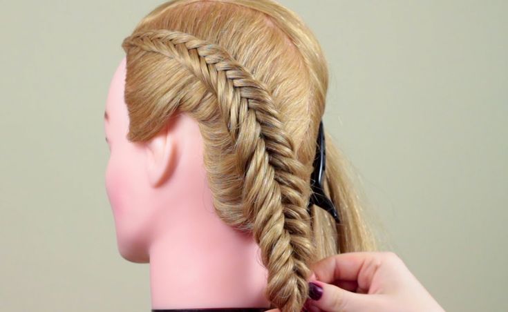 Прическа рыбий хвост для девочек Reverce Fish Tail Braid, she starts with a 3 strand, then goes into a fishtail, 