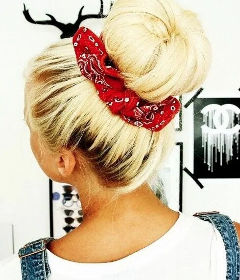 Прическа с банданой женская How to Create a Hairstyle with a Bandana - Pretty Designs Hair styles, Bandana h