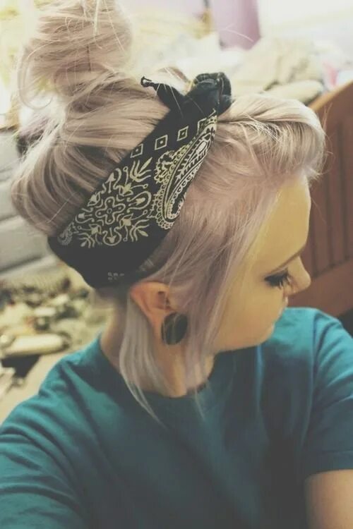 Прическа с банданой женская bun and bandana hairstyle