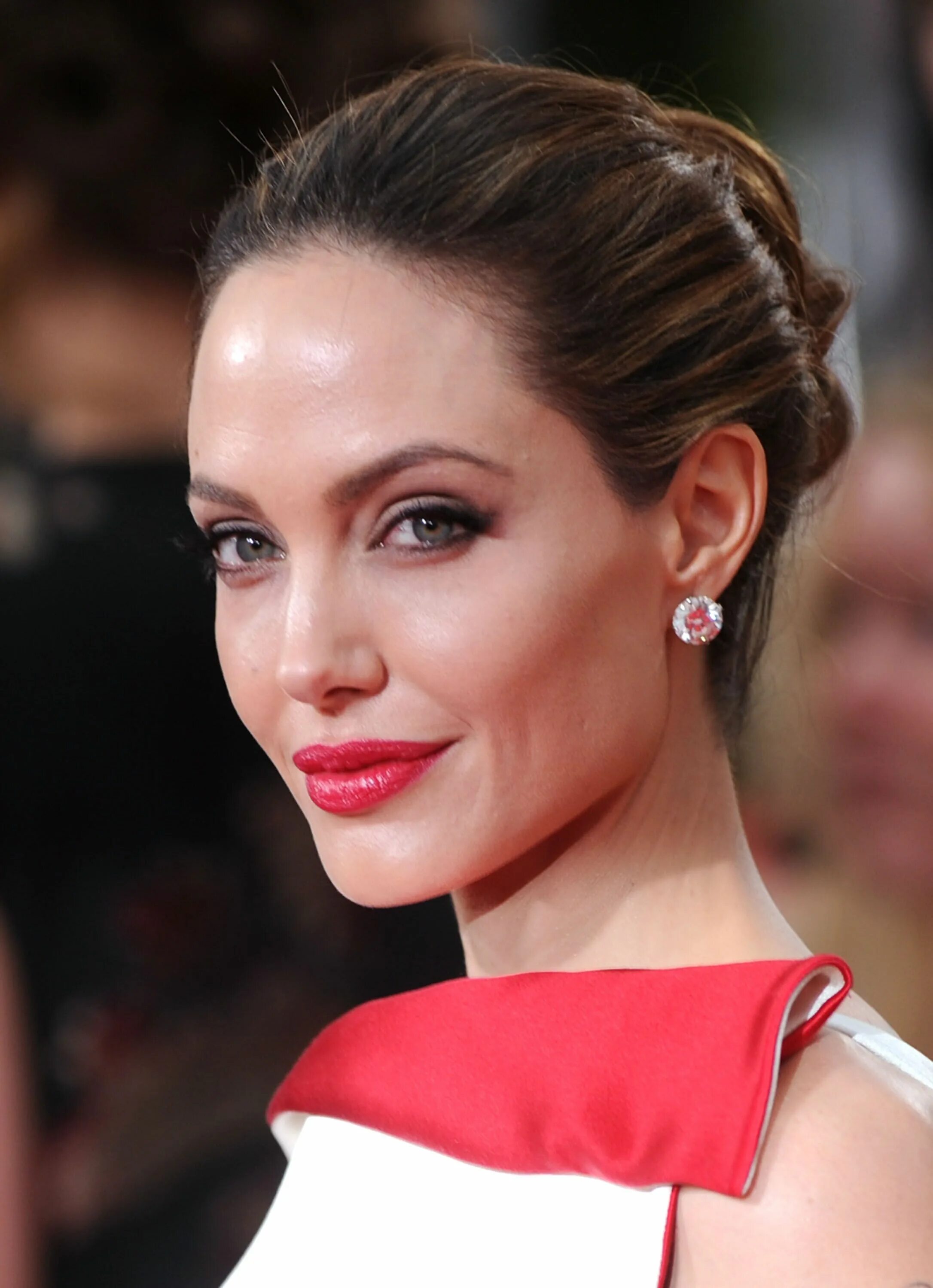 Прическа с большим лбом для женщин Angelina Jolie : Latest News - Closer Weekly Angelina jolie photos, Angelina jol