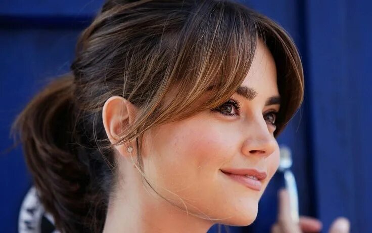 Прическа с челкой шторкой 2024 Jenna coleman, Jenna louise coleman, Coleman