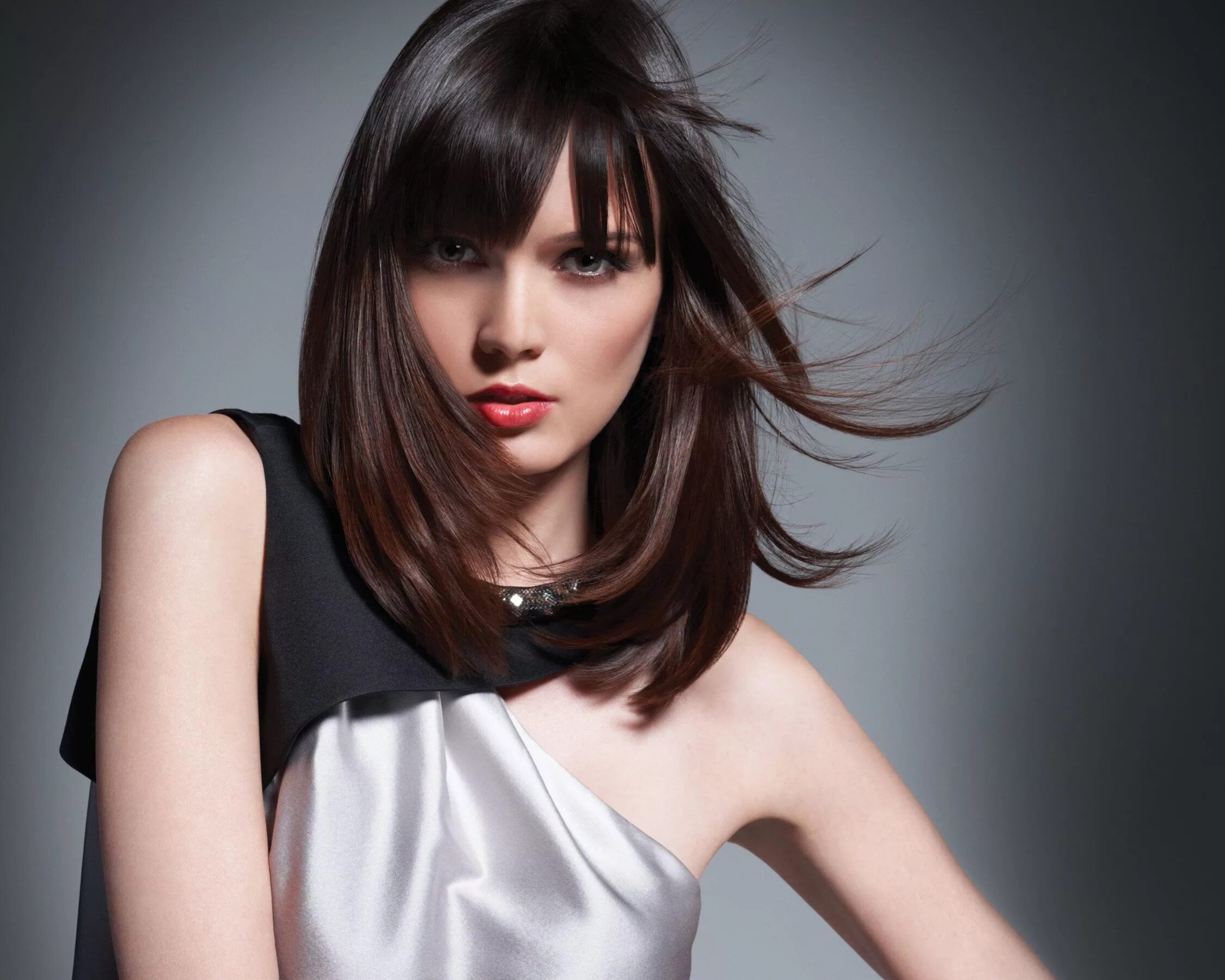 Прическа с челкой женская средней длины Paul Mitchell Model Long hair cuts, Hair styles, Hair cuts