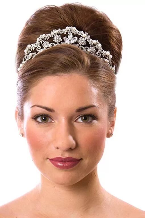 Прическа с диадемой #Wedding #Tiara Wedding hairstyles bride, Wedding hairstyles updo, Elegant weddi