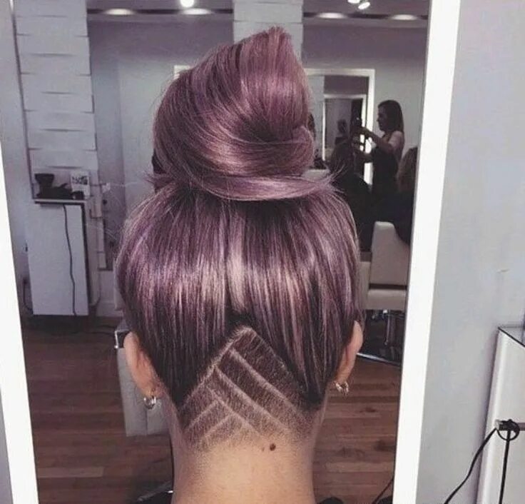 Прическа с длинными волосами на затылке Black Hairstyles: The Undercut - Hairstyles Shaved hair, Lilac hair, Hair cuts