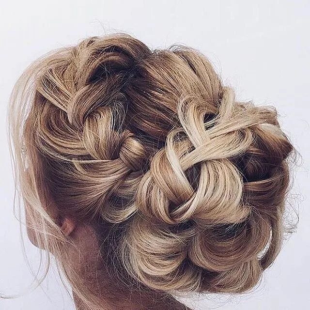 Прическа с элементами плетения на средние волосы HOCO hair Braided hairstyles for wedding, Braided prom hair, Hair inspiration