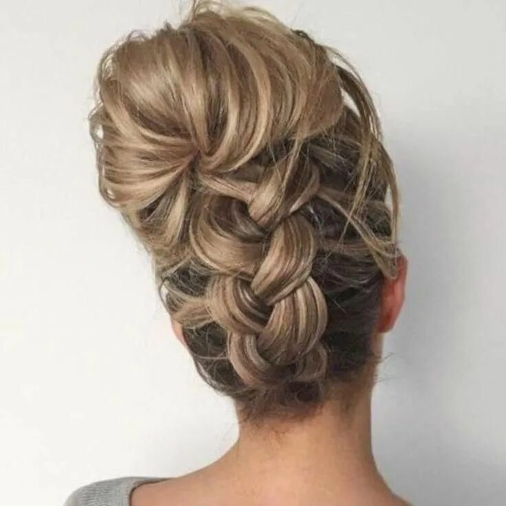 Прическа с элементами плетения на средние волосы Trending Prom Hairstyles 2018 2019 For Long Medium Hair And All Color Hair 43 - 