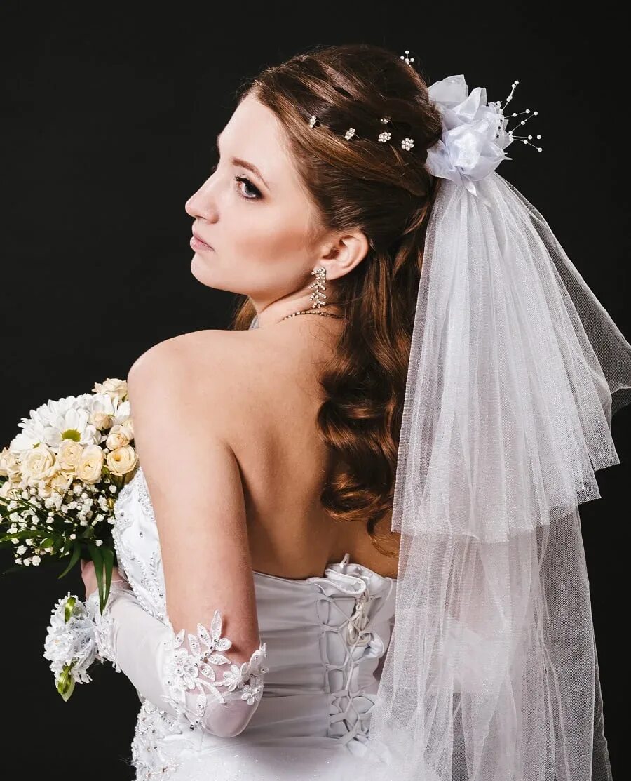 Прическа с фатой 2024 25 Breathtaking Wedding Hairstyles With Veils Trending in 2024