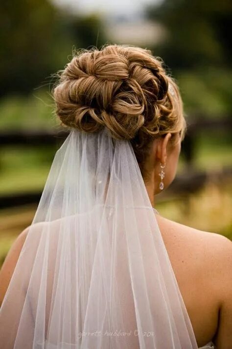 Прическа с фатой 10 популярных идей на тему "bride wedding updo with veil" для вдохновения